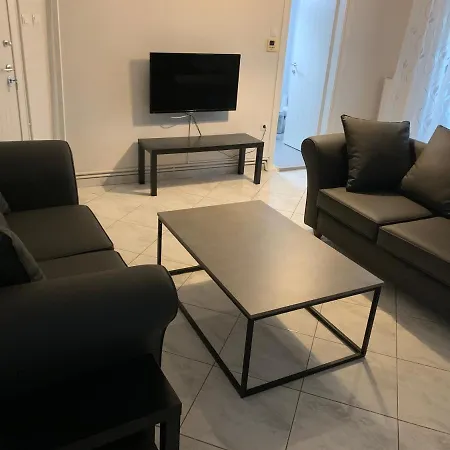 30m From The Sea Apartment *