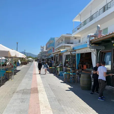 30m From The Sea Daire *